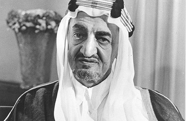 شاهد.. صورة نادرة للملك سعود ومرافقيه في نيويورك قبل 73 عامًا صحيفة